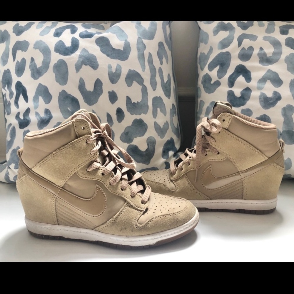 Nike Women’s Dunk Sky Hi Essential Wedge Heel